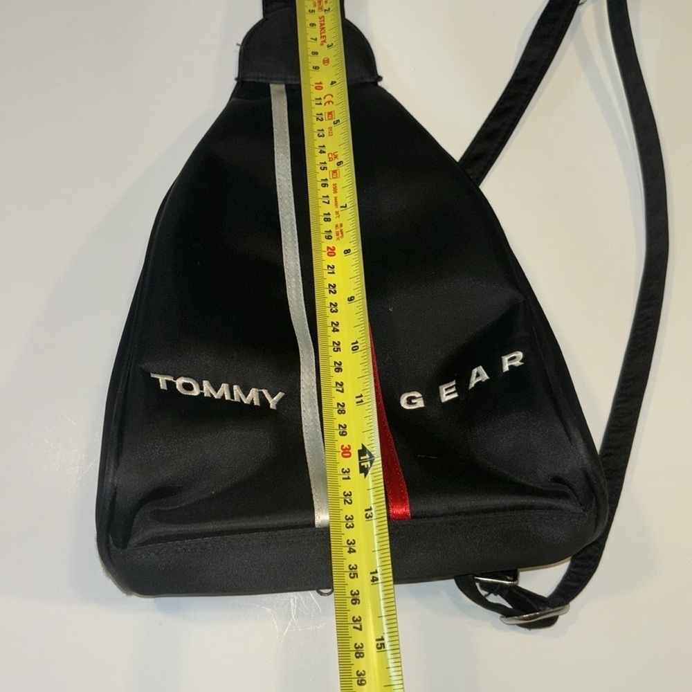 Vintage Tommy Hilfiger “Tommy Gear” Sling bag - Picture 8 of 10